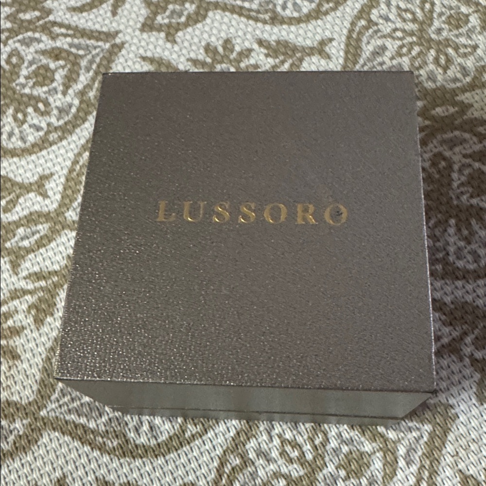 Silver and Gold Designer Accessory lussero sz 8 rings - Picture 5 of 5